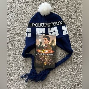 Doctor Who Police Box Knit Hat - Doctor Who Book
